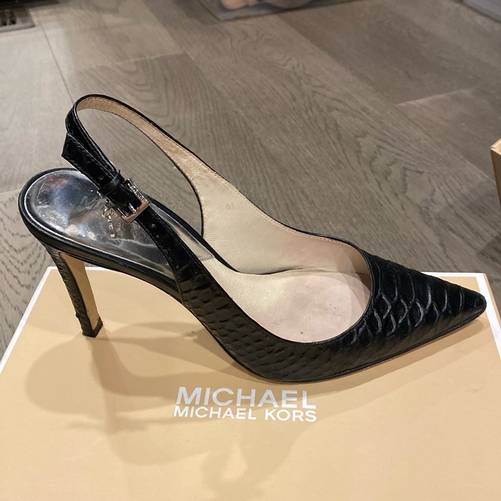 MK 8M sling back